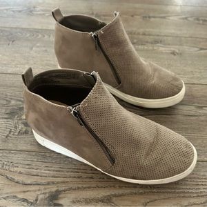 🌴3/$25 Time and Tru Memory Foam Wedge Sneaker